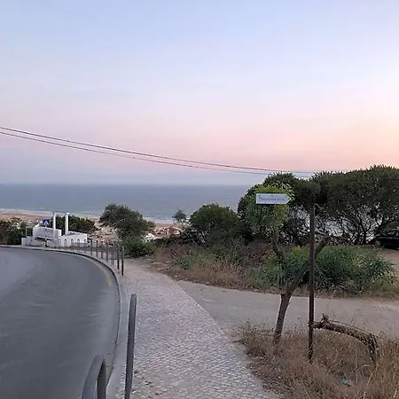 Fonte Da Telha Cliff House -